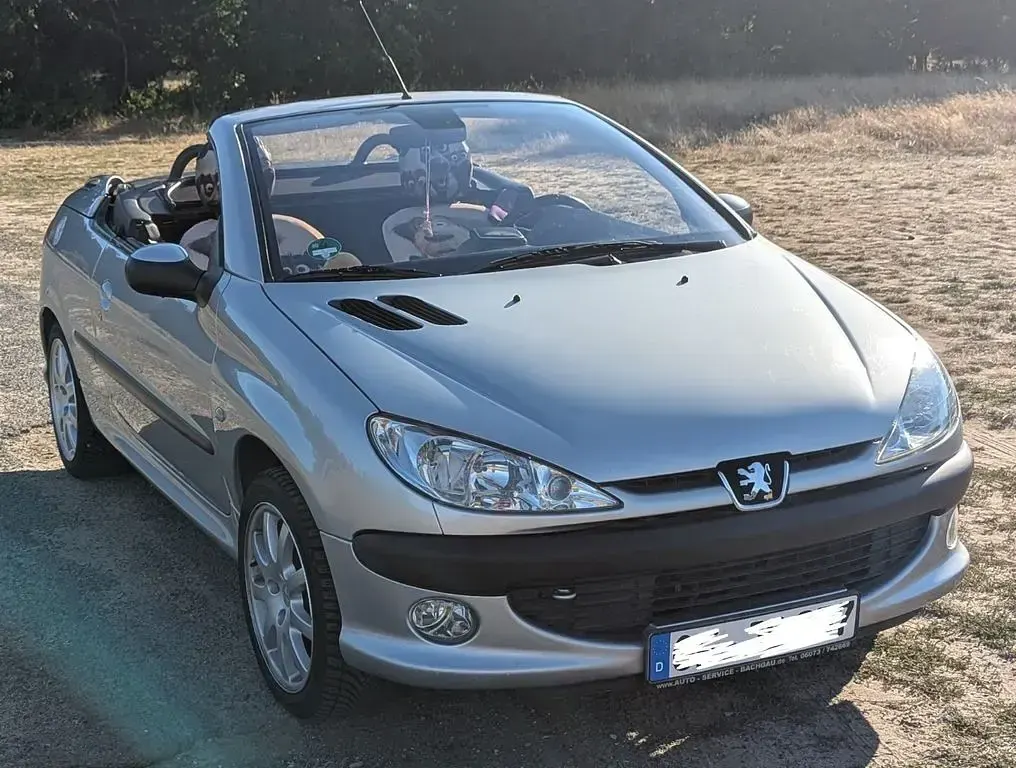 Gebraucht Peugeot 206 CC 136 PS (100 kW) 2002 Silber Cabrio