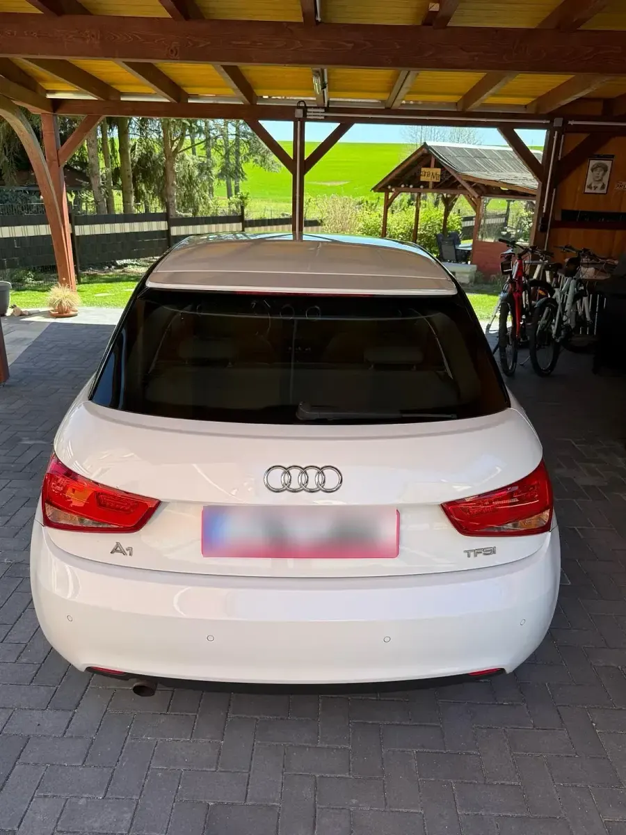 Gebraucht Audi A1 Attraction 86 PS (63 kW) 2013 Weiß Kleinwagen