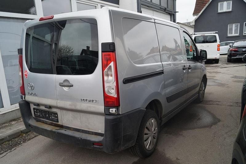 Gebraucht Toyota Proace 128 PS (94 kW) 2014 Silber Van / Kleinbus