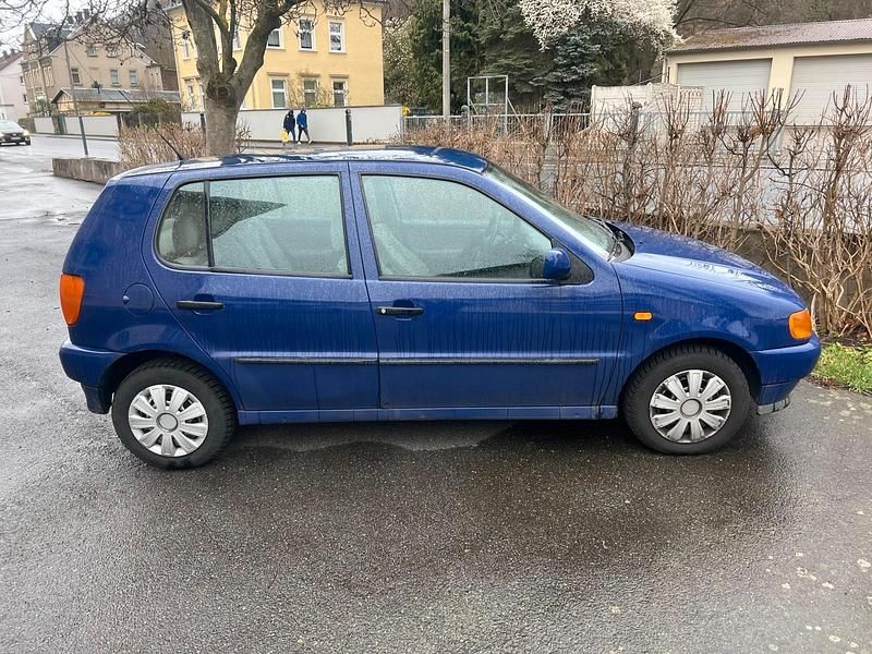 Gebraucht VW Polo 60 PS (44 kW) 1998 Blau Kleinwagen