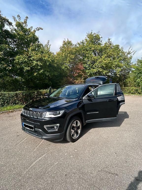 Schwarz Gebraucht 2019 Jeep Compass Limited SUV | 17.699 € (Fairer Preis) - Bild 1/4