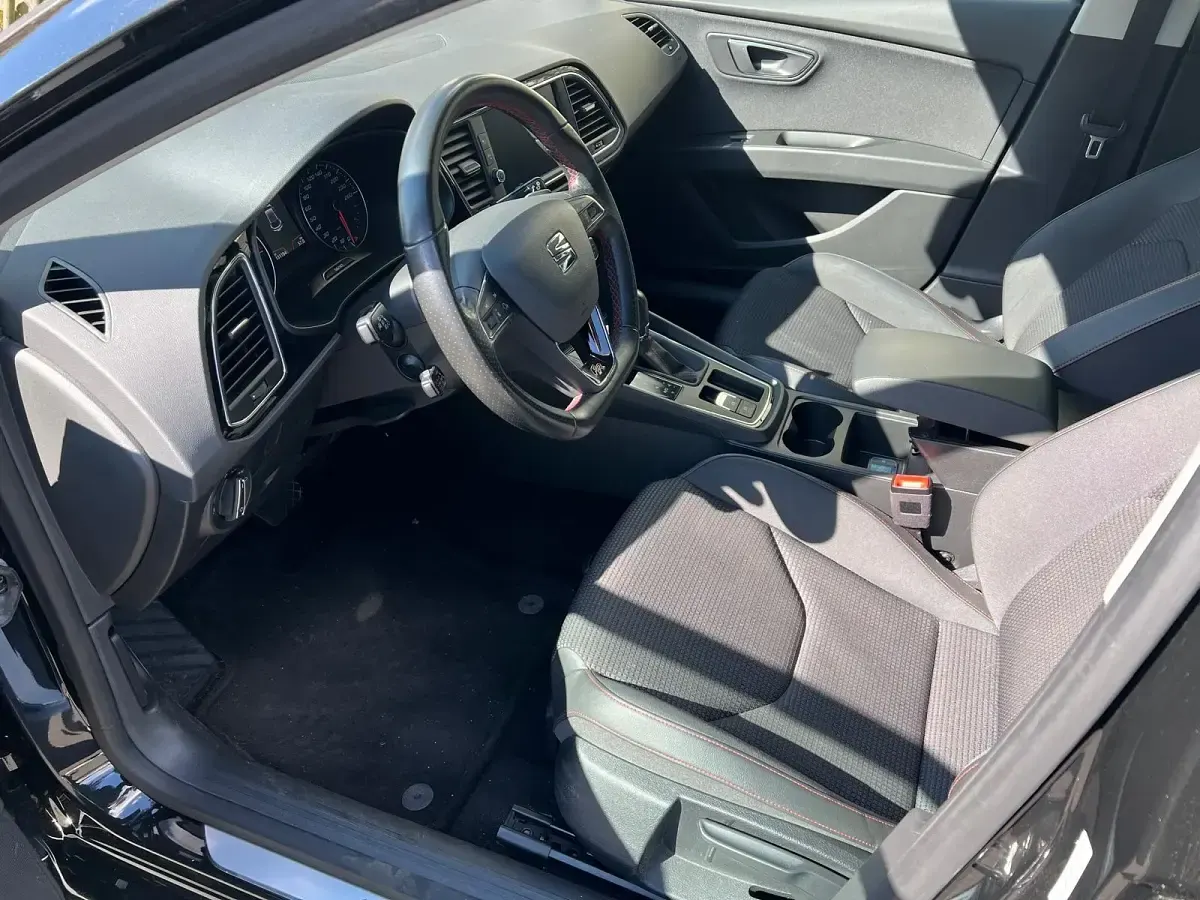 Używany Seat Leon FR 190 KM (139 kW) 2018 Czarny Hatchback