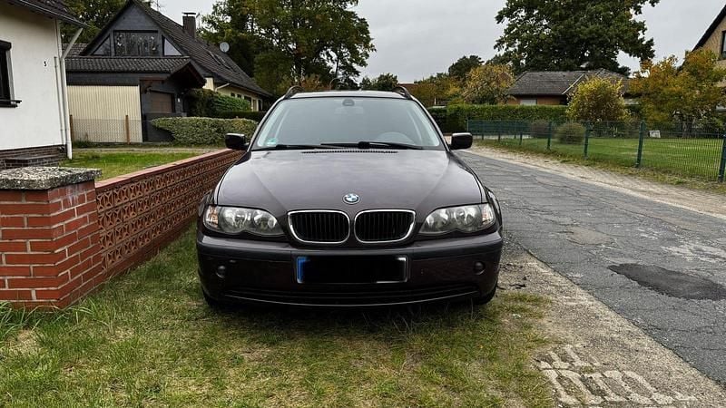 Violet Gebraucht 2002 BMW 318 Kombi | 2.300 € (Guter Preis) - Bild 1/4