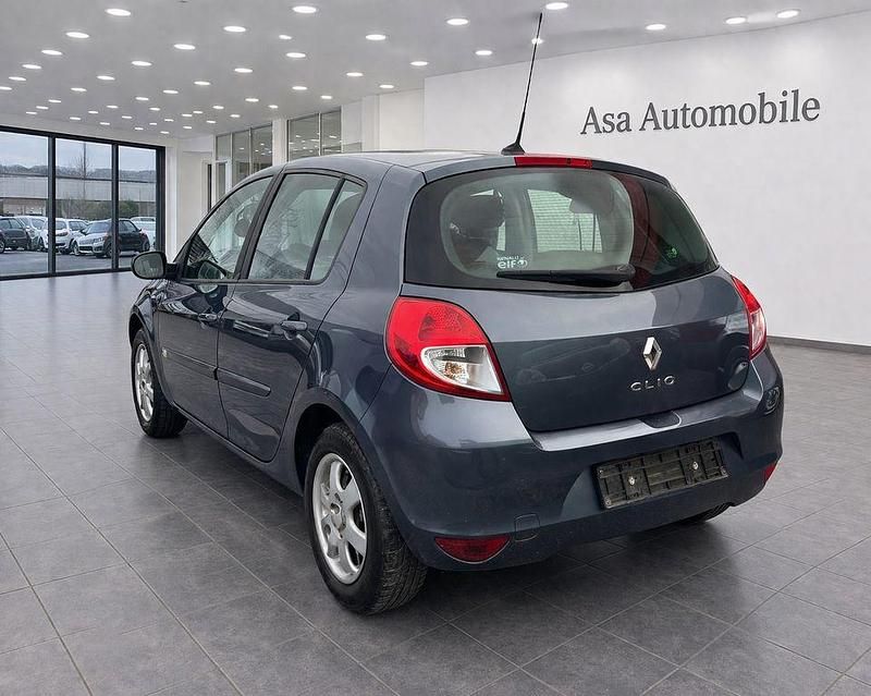 Gebraucht Renault Clio II 86 PS (63 kW) 2011 Schwarz Limousine