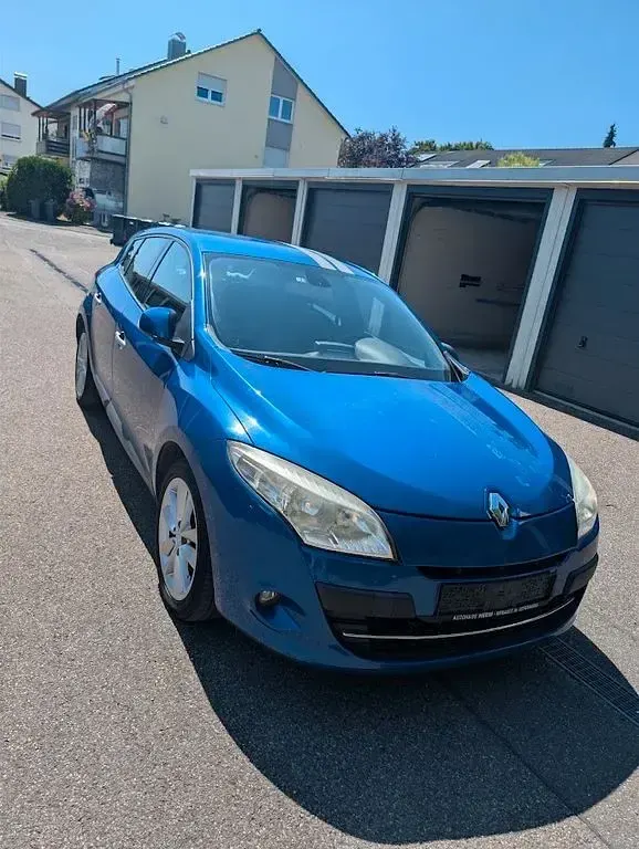 Gebraucht Renault Mégane III Luxe 131 PS (96 kW) 2010 Blau Limousine