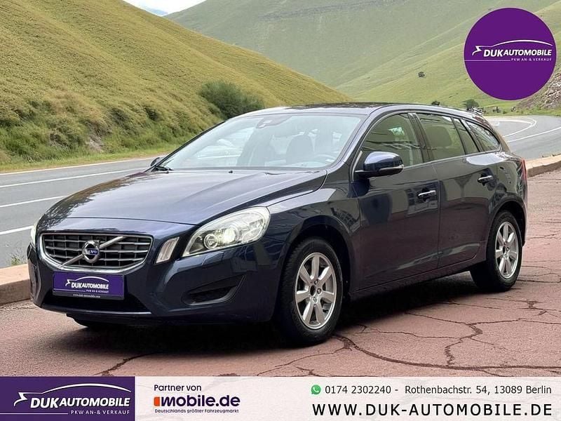 Blau Gebraucht 2012 Volvo V60 Kinetic Kombi | 11.999 € (Teuer) - Bild 1/4