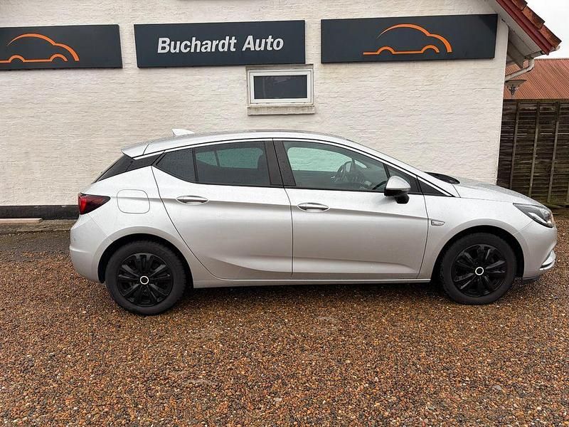 Silber Gebraucht 2016 Opel Astra Enjoy Limousine | 7.200 € (Superpreis) - Bild 1/4