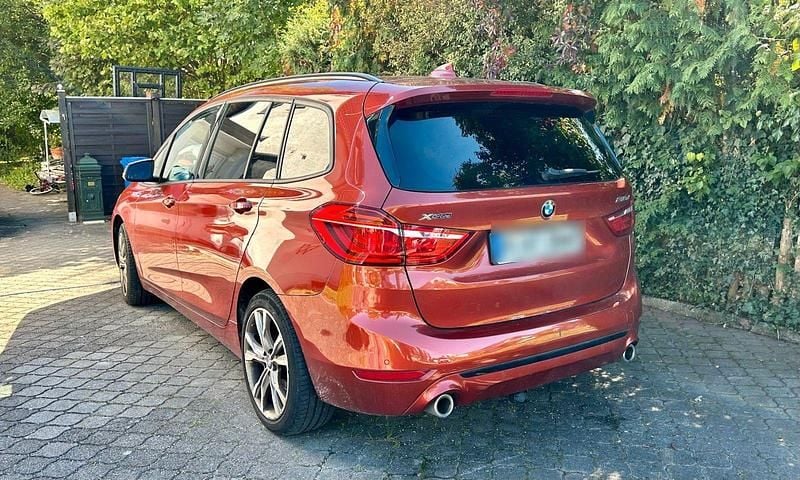 Orange Gebraucht 2018 BMW 218 Performance Van / Kleinbus | 19.975 € (Fairer Preis) - Bild 1/4
