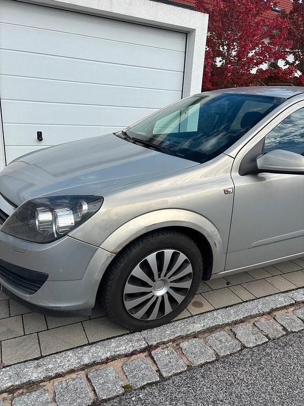 Second-hand Opel Astra 105 CP (77 kW) 2005 Gri Berlinǎ