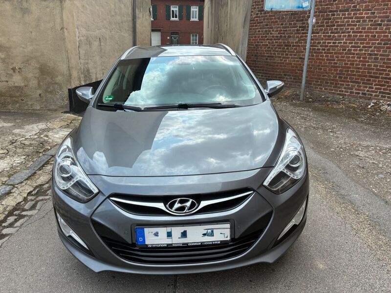 Grau Gebraucht 2014 Hyundai i40 Kombi | 4.690 € (Fairer Preis) - Bild 1/4