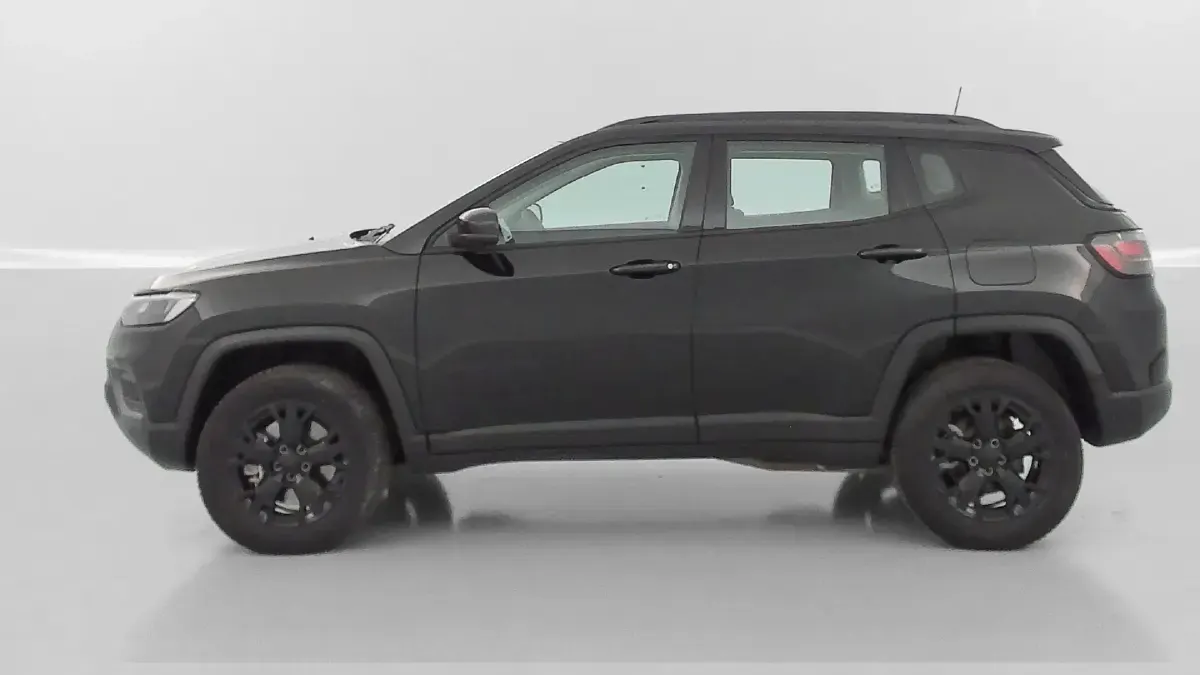 Gebraucht Jeep Compass Overland 179 PS (131 kW) 2024 (solid black) SUV