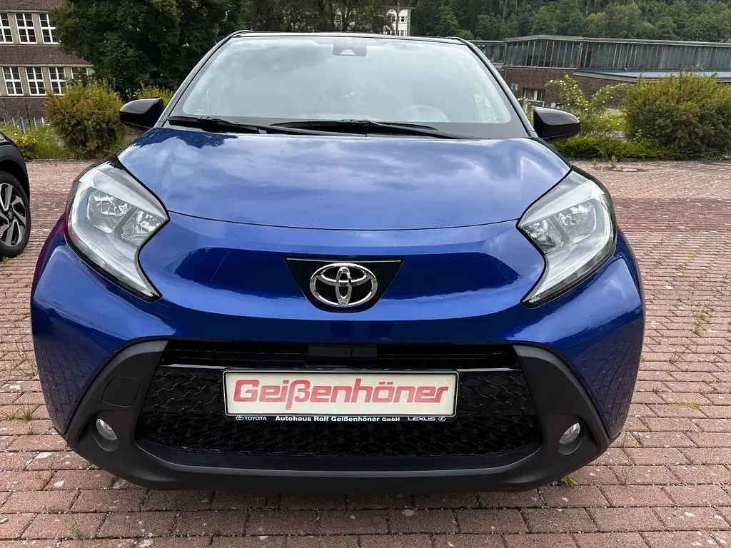 Neu Toyota Aygo X 72 PS (52 kW) 2025 Blau SUV