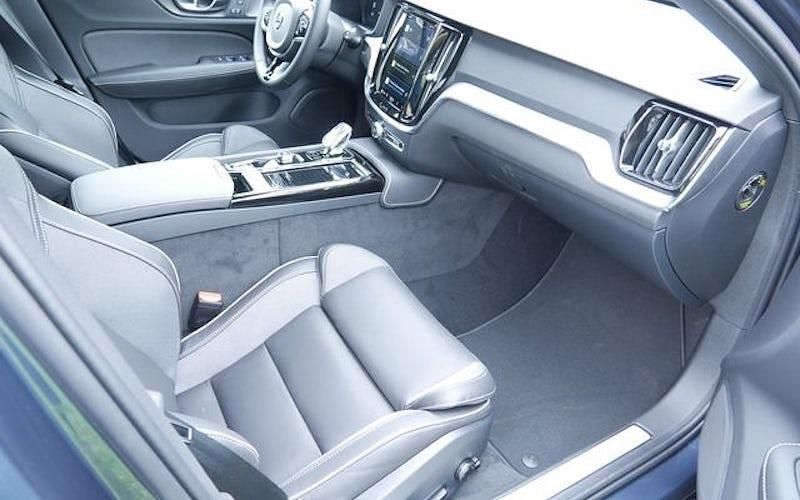 Gebraucht Volvo V60 Plus 455 PS (334 kW) 2024 Blau Kombi