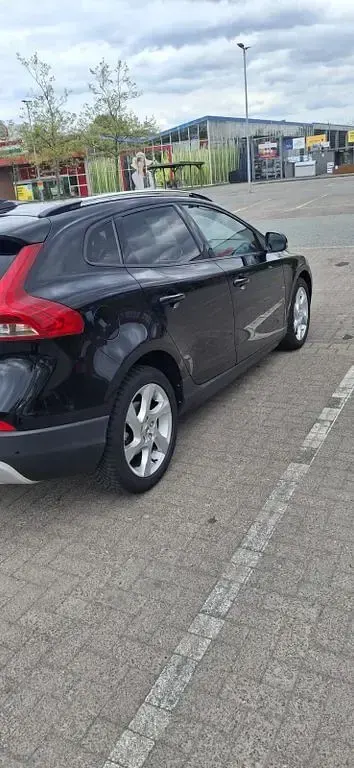 Gebraucht Volvo V40 CC Momentum 120 PS (88 kW) 2016 Schwarz Kombi