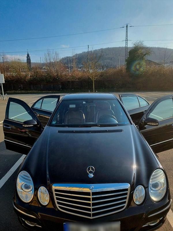 Gebraucht Mercedes E200 Avantgarde 138 PS (101 kW) 2007 Schwarz Limousine