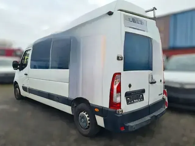 Używany Renault Master 173 KM (127 kW) 2011 Biały Sedan/Limuzyna