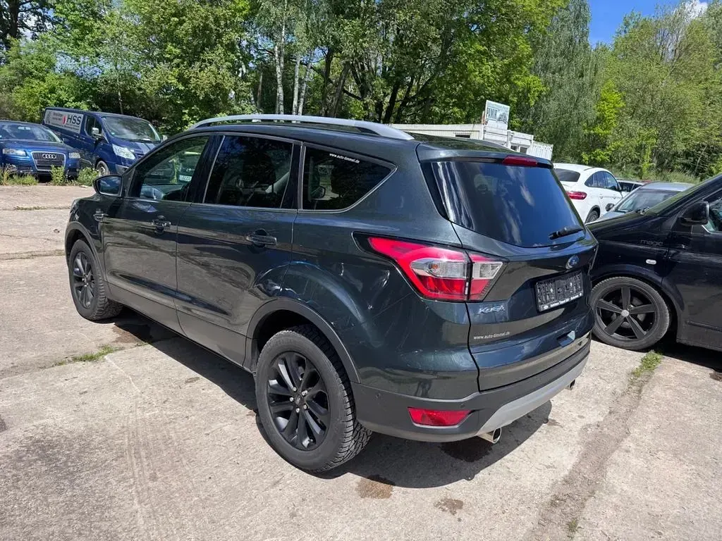 Gebraucht Ford Kuga Titanium 150 PS (110 kW) 2018 Grün SUV