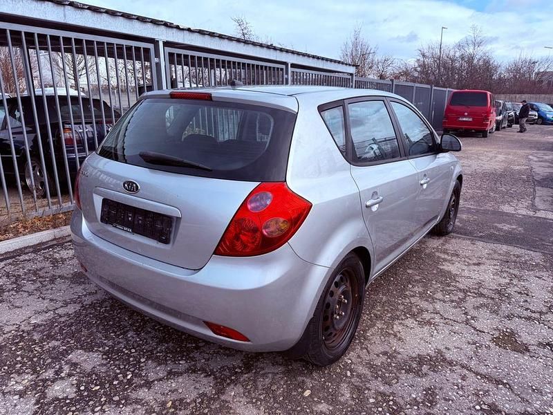 Gebraucht Kia Ceed EX 143 PS (105 kW) 2008 Silber Kleinwagen