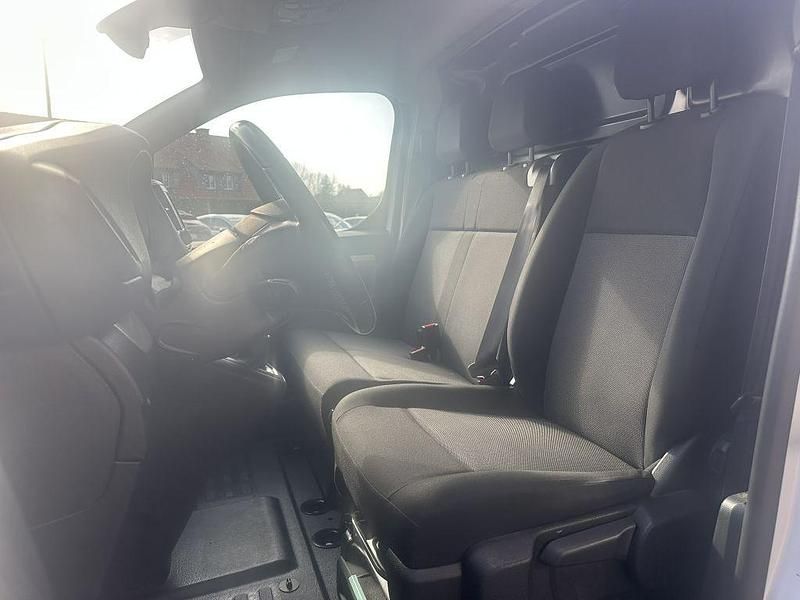 Gebraucht Opel Vivaro 120 PS (88 kW) 2022 Weiß Van / Kleinbus