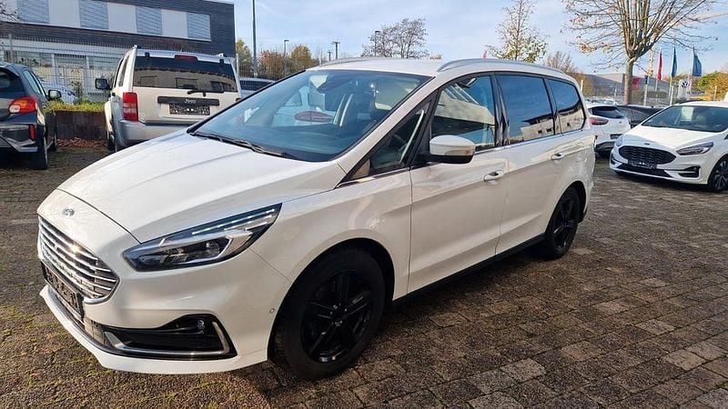 Weiß Gebraucht 2022 Ford Galaxy Titanium Van / Kleinbus | 24.900 € (Fairer Preis) - Bild 1/4