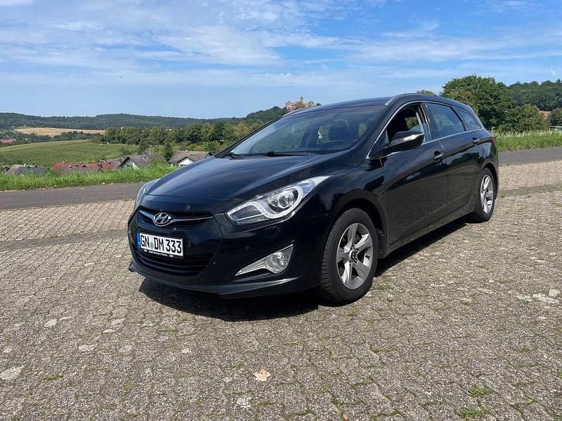 Schwarz Gebraucht 2012 Hyundai i40 Edition Kombi | 7.000 € (Fairer Preis) - Bild 1/4