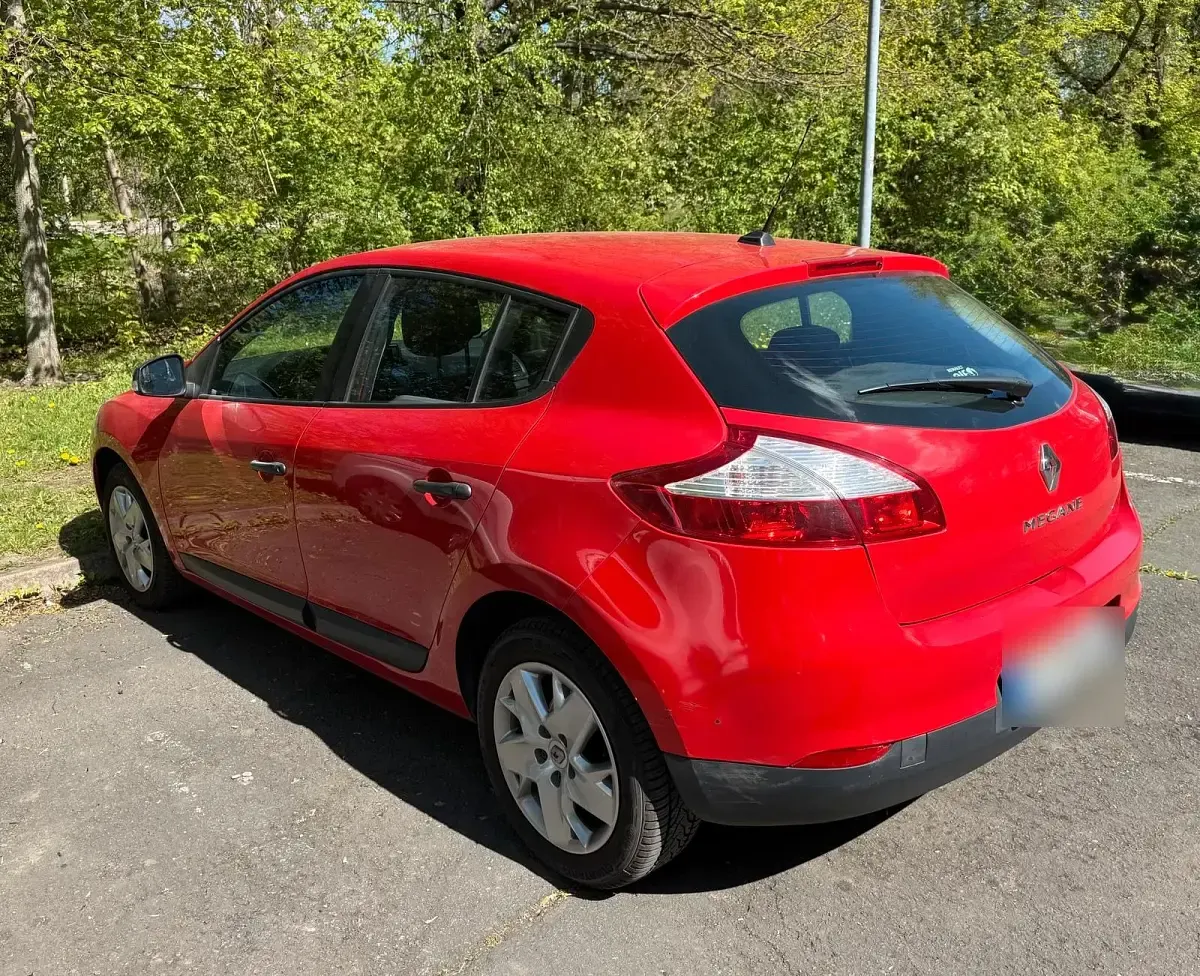 Second-hand Renault Mégane 101 CP (74 kW) 2012 Roșu Berlinǎ