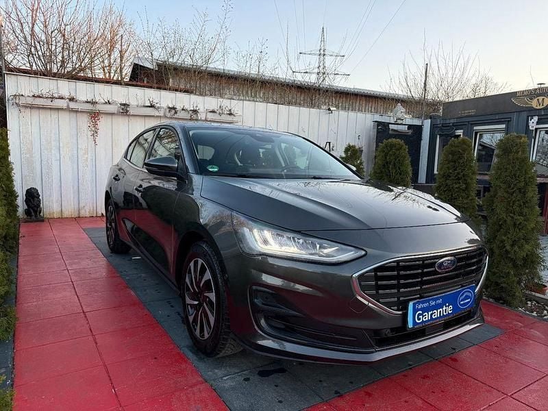 Używany Ford Focus Titanium 125 KM (91 kW) 2023 Szary Sedan/Limuzyna