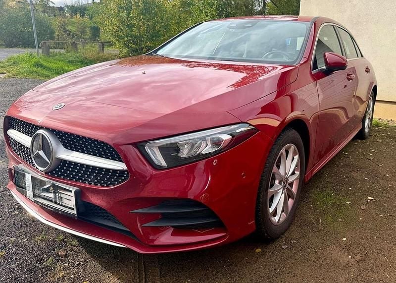 Rot Gebraucht 2021 Mercedes A250 AMG line Limousine | 24.999 € (Superpreis) - Bild 1/4