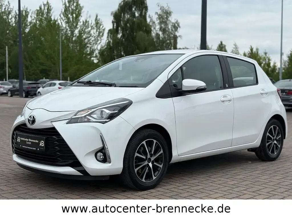 Gebraucht Toyota Yaris Team 111 PS (81 kW) 2018 Weiß Limousine