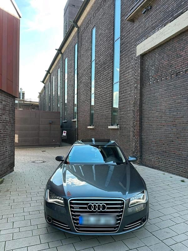 Grau Gebraucht 2012 Audi A8 Limousine | 16.499 € (Fairer Preis) - Bild 1/4