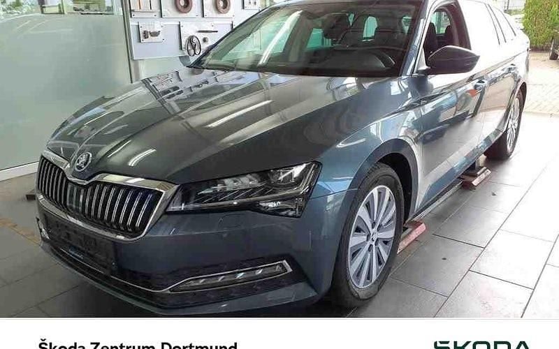Grau Gebraucht 2021 Skoda Superb Style Kombi | 22.444 € (Fairer Preis) - Bild 1/4