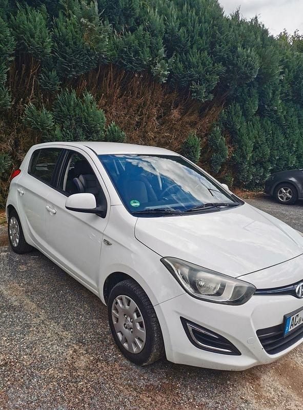 Weiß Gebraucht 2014 Hyundai i20 Style Kleinwagen | 4.200 € (Guter Preis) - Bild 1/4