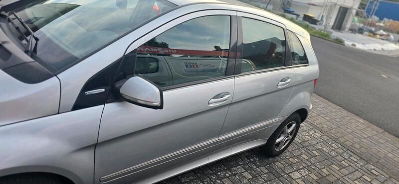 Silber Gebraucht 2009 Mercedes B150 Van / Kleinbus | 5.000 € (Fairer Preis) - Bild 1/4