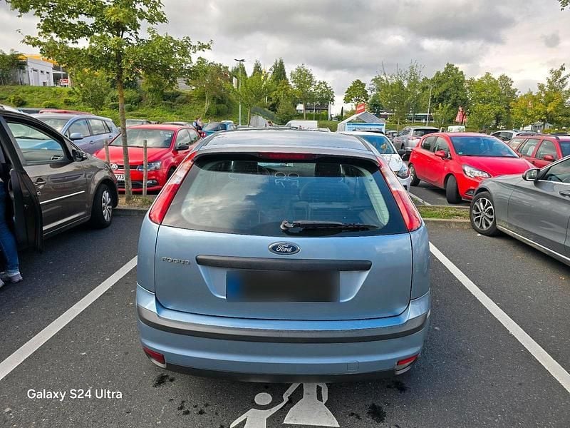 Usado Ford Focus 116 CV (85 kW) 2005 Azul Berlina