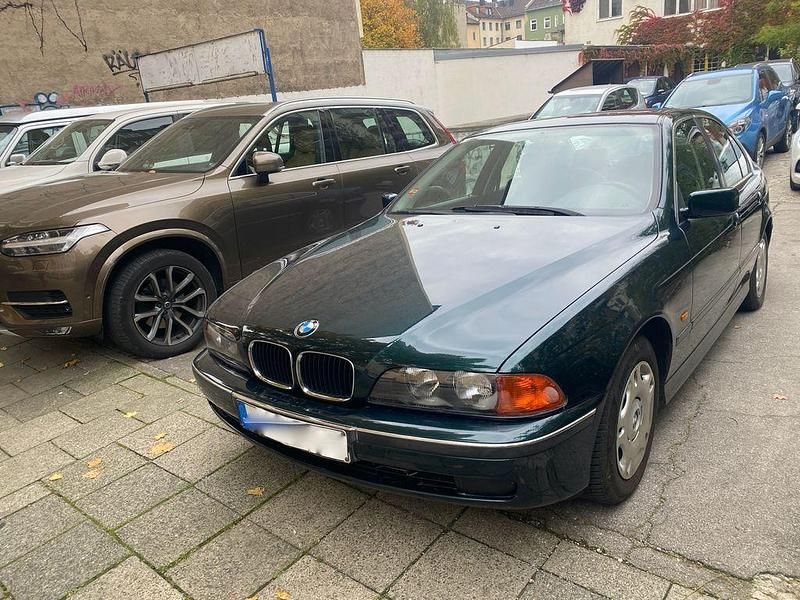 Grün Gebraucht 1996 BMW 520 Limousine | 4.888 € (Fairer Preis) - Bild 1/4
