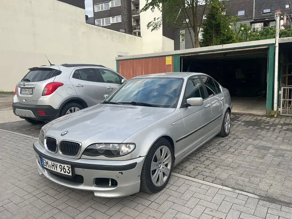 Gebraucht BMW 320 Sport Line 170 PS (125 kW) 2001 Silber Limousine