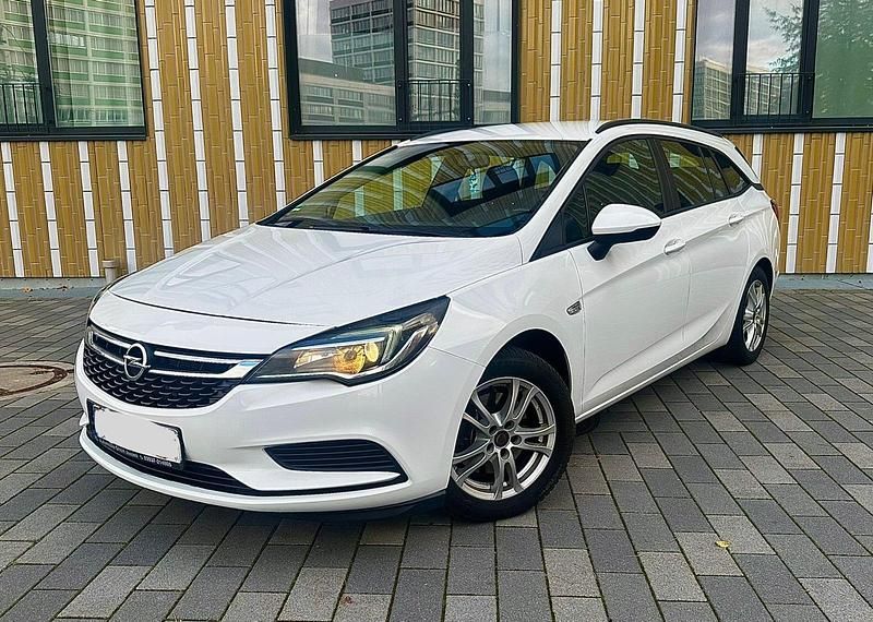 Weiß Gebraucht 2018 Opel Astra Ultimate Kombi | 5.400 € (Superpreis) - Bild 1/4