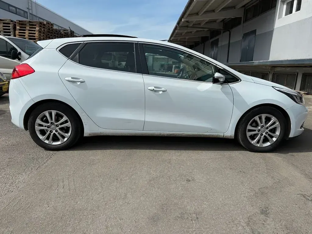 Occasion Kia Ceed Spirit 128 ch (94 kW) 2012 Blanc Citadine