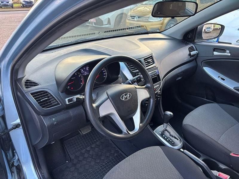 Gebraucht Hyundai Accent 97 PS (71 kW) 2012 Grau Limousine