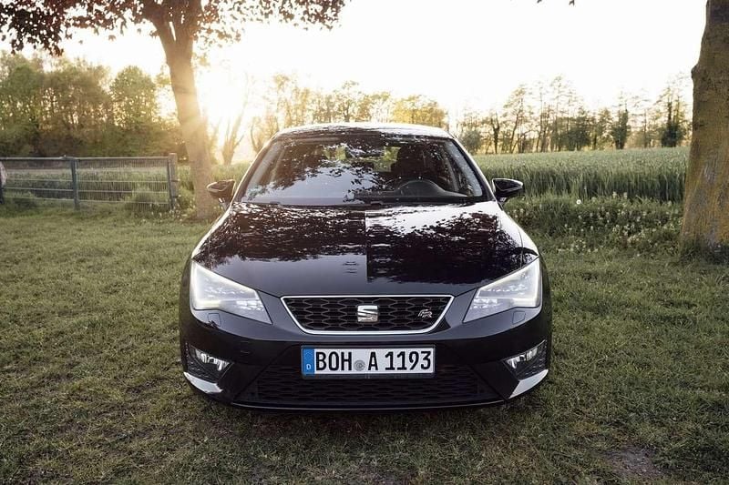 Second-hand Seat Leon FR 140 CP (102 kW) 2013 Negru Berlinǎ