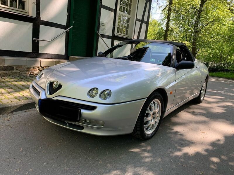 Silber Gebraucht 2001 Alfa Romeo Spider Cabrio | 3.990 € (Superpreis) - Bild 1/4