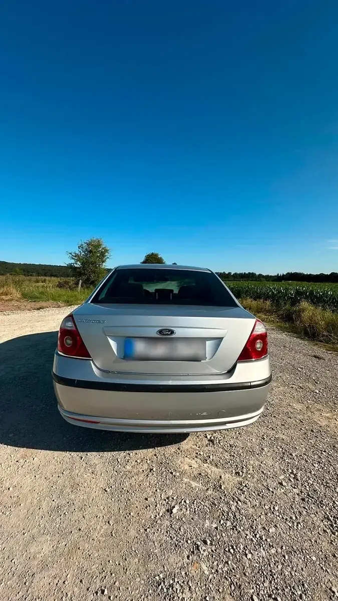 Gebraucht Ford Mondeo Titanium 145 PS (106 kW) 2005 Silber Limousine
