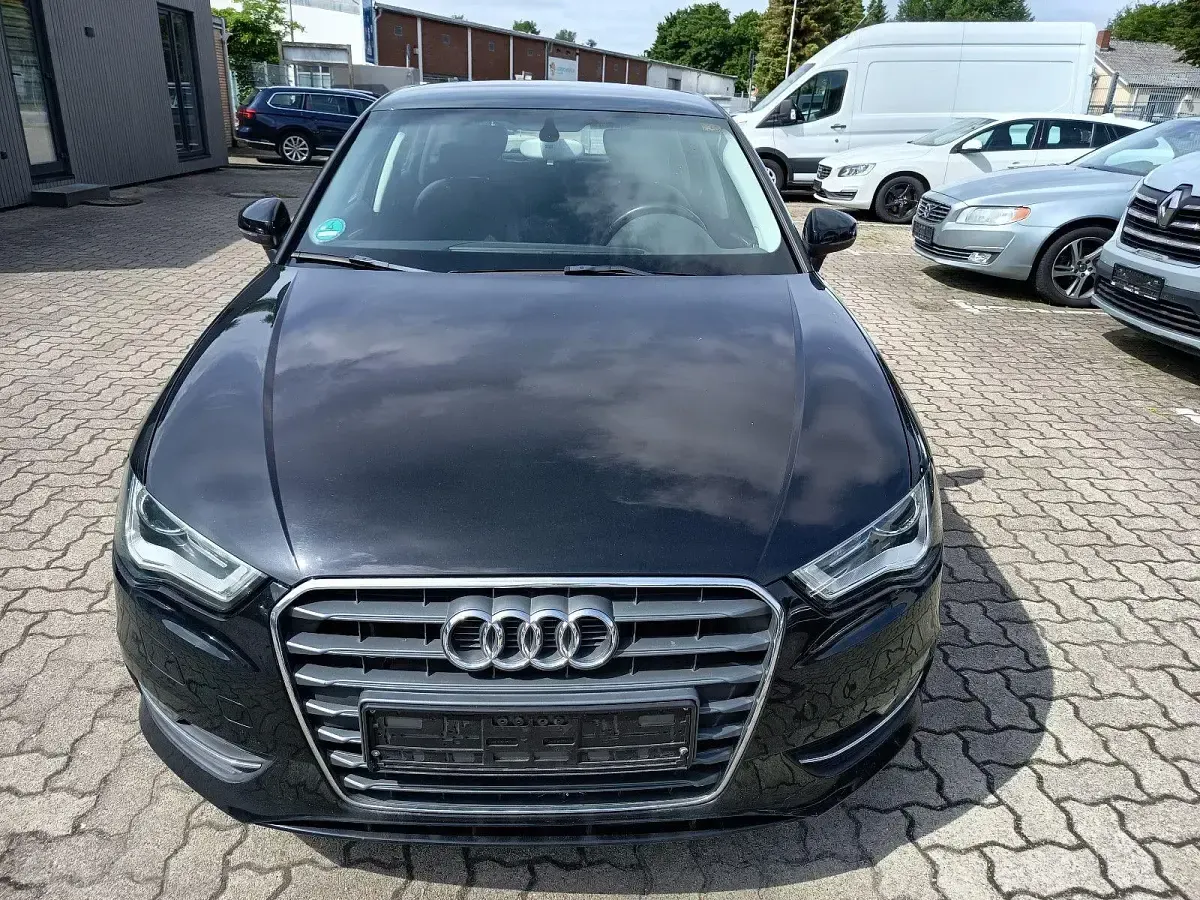 Gebraucht Audi A3 Ambiente 110 PS (80 kW) 2015 Schwarz Kombi