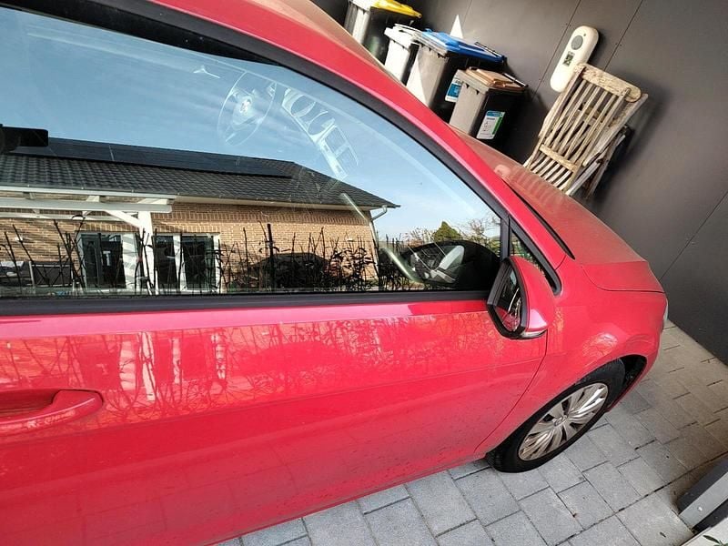 Usado VW Golf VII 85 HP (62 kW) 2012 Vermelho Sedan