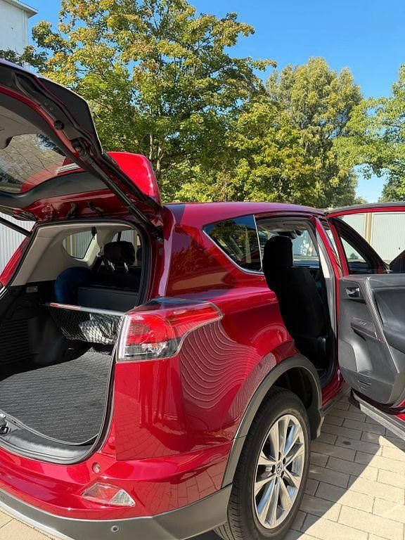 Rot Gebraucht 2019 Toyota RAV4 Team SUV | 22.500 € (Guter Preis) - Bild 1/4