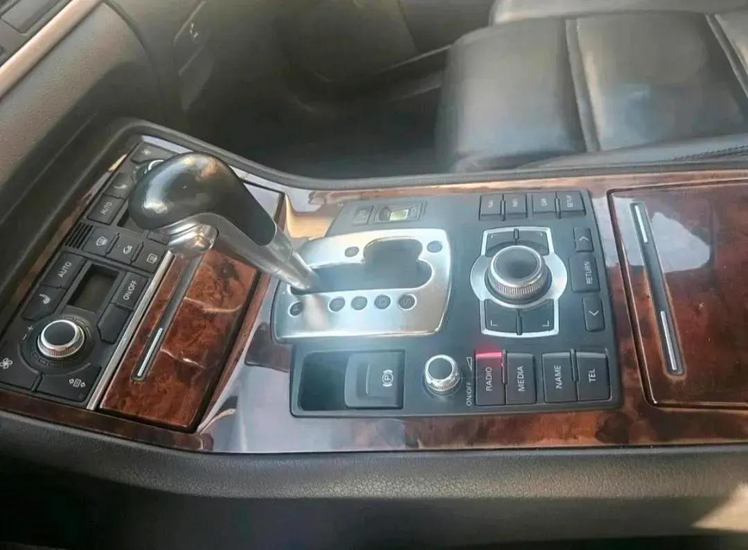 Second-hand Audi A8 350 CP (257 kW) 2008 Gri Berlinǎ