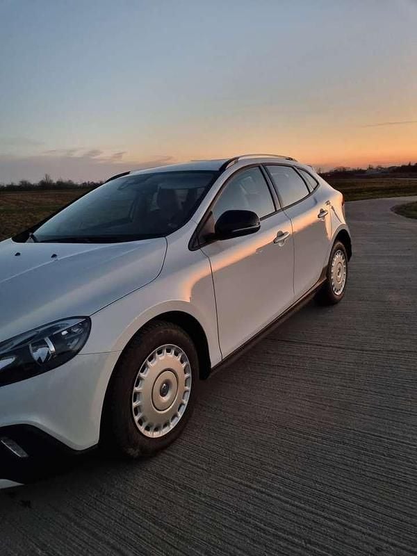 Gebraucht Volvo V40 CC 152 PS (111 kW) 2017 Weiß Kombi