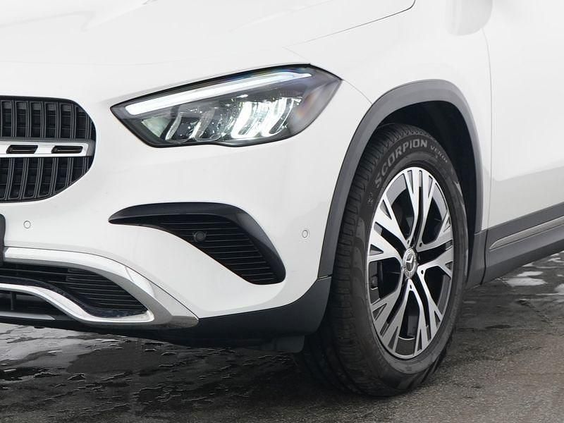 Gebraucht Mercedes GLA200 Advanced 150 PS (110 kW) 2025 Unilack polarweiß SUV