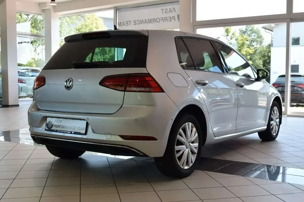 Gebraucht VW Golf VII IQ Drive 116 PS (85 kW) 2020 Reflexsilber Limousine