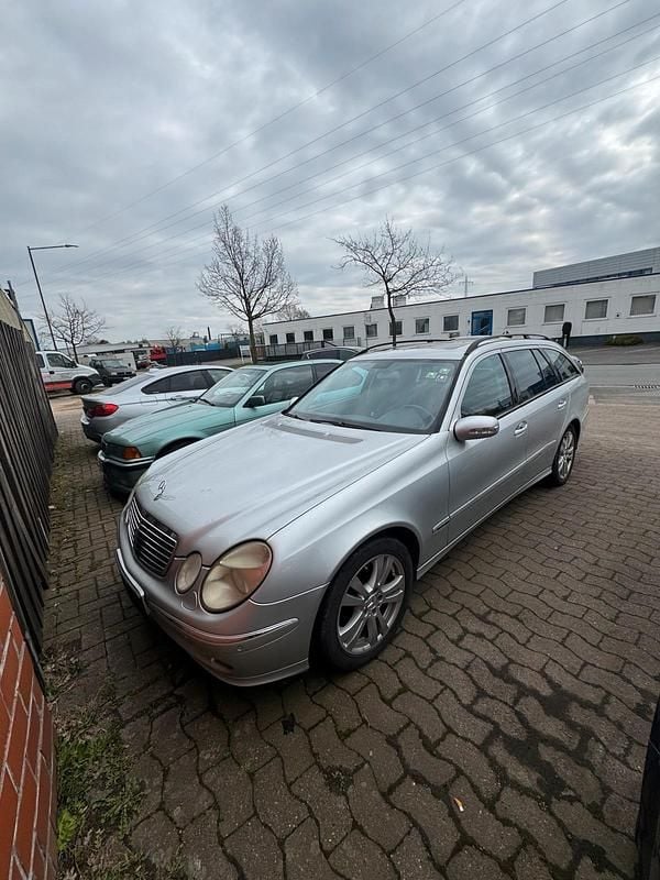 Gebraucht Mercedes E320 224 PS (164 kW) 2006 Grau Kombi